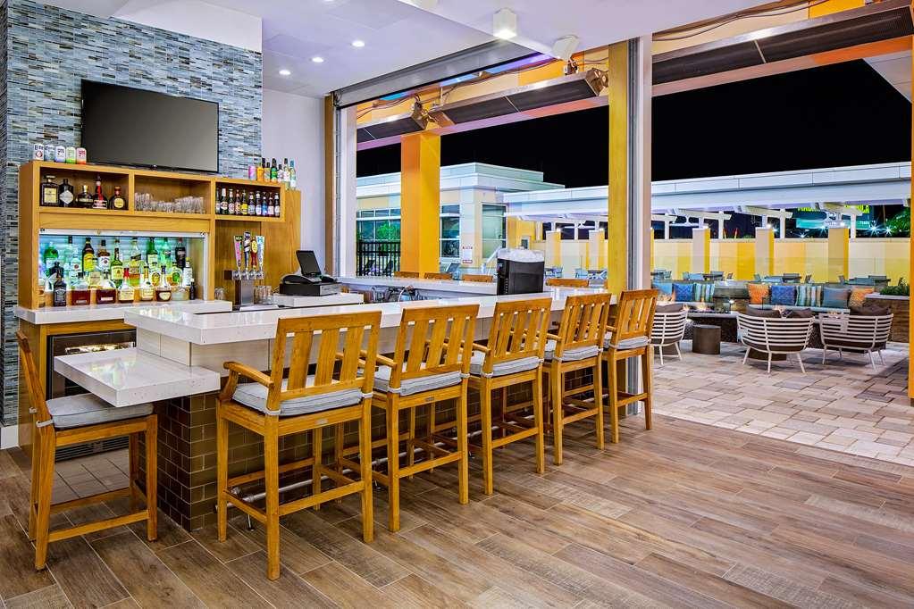 Hyatt House Across From Universal Orlando Resort מסעדה תמונה